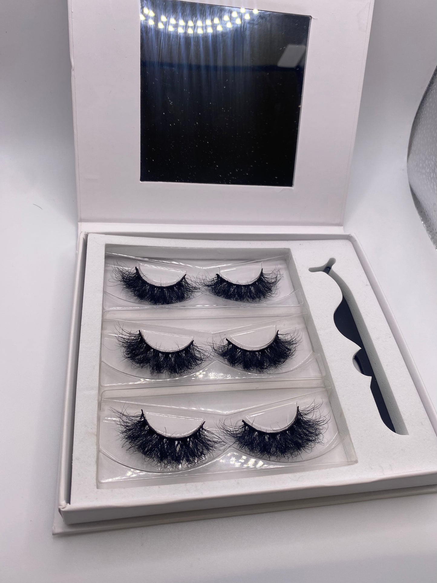 Out Do Lashes
